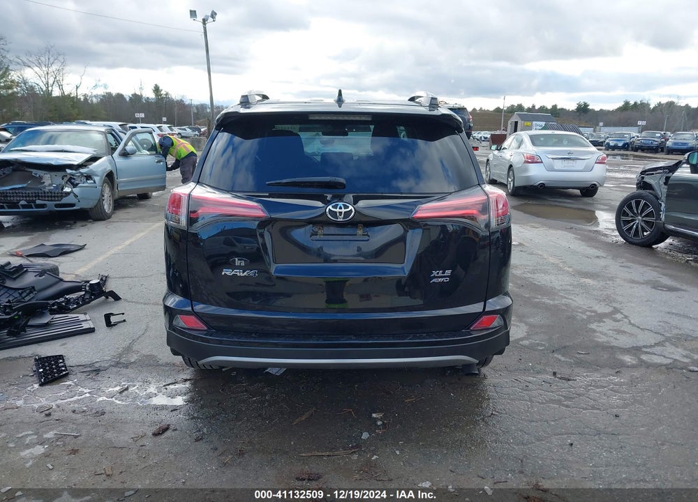 2017 TOYOTA RAV4 XLE VIN: 2T3RFREV0HW682464