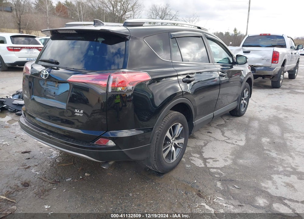 2017 TOYOTA RAV4 XLE VIN: 2T3RFREV0HW682464