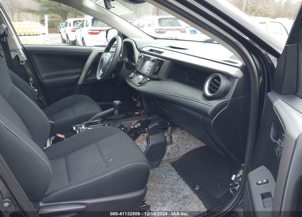 2017 TOYOTA RAV4 XLE VIN: 2T3RFREV0HW682464