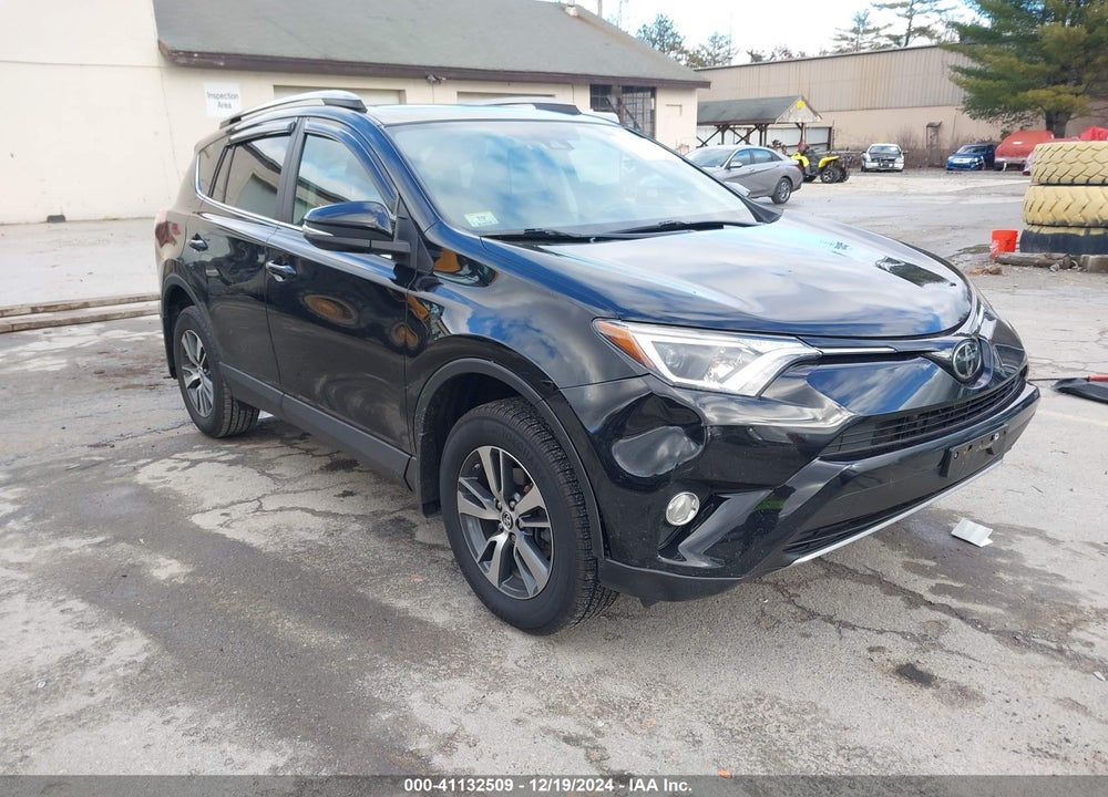 2017 TOYOTA RAV4 XLE VIN: 2T3RFREV0HW682464
