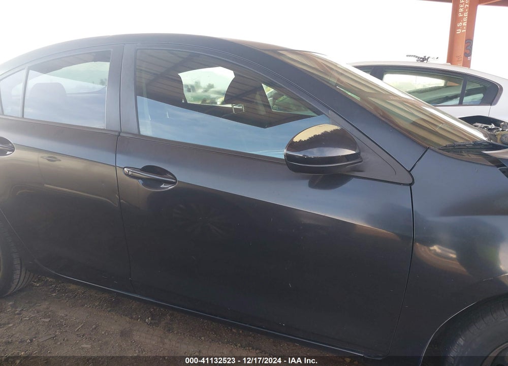 2011 MAZDA 3 I SPORT VIN: JM1BL1UG2B1370716