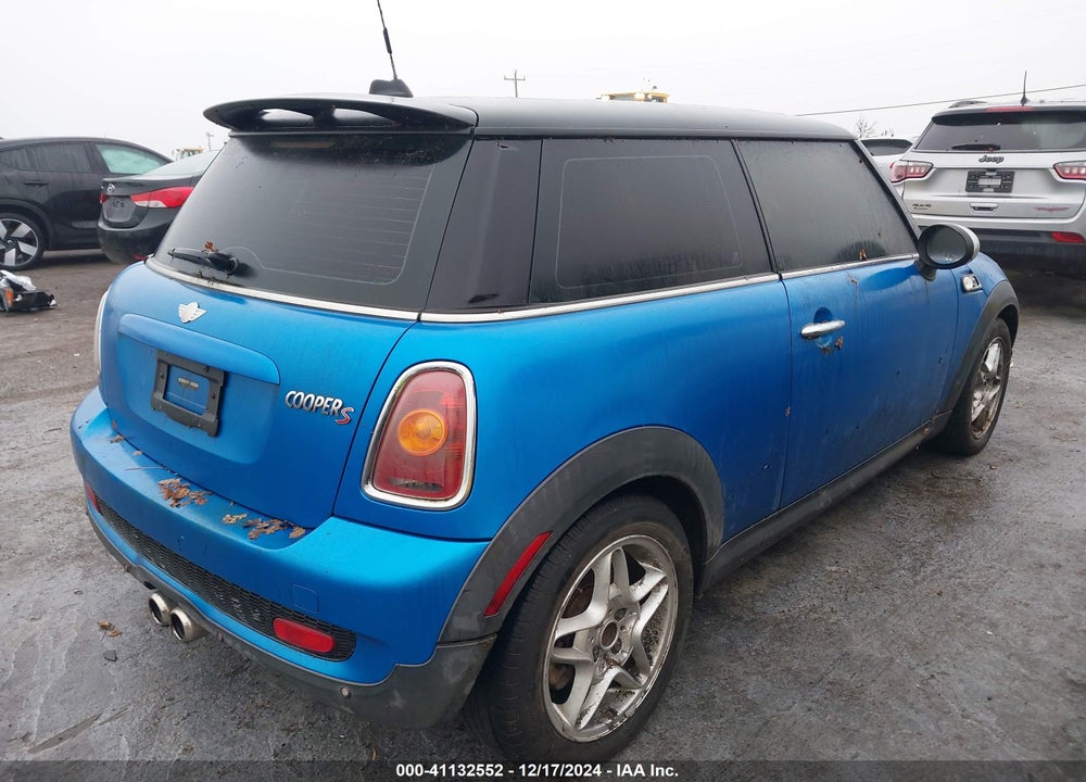 2007 MINI COOPER S VIN: WMWMF73557TL86792