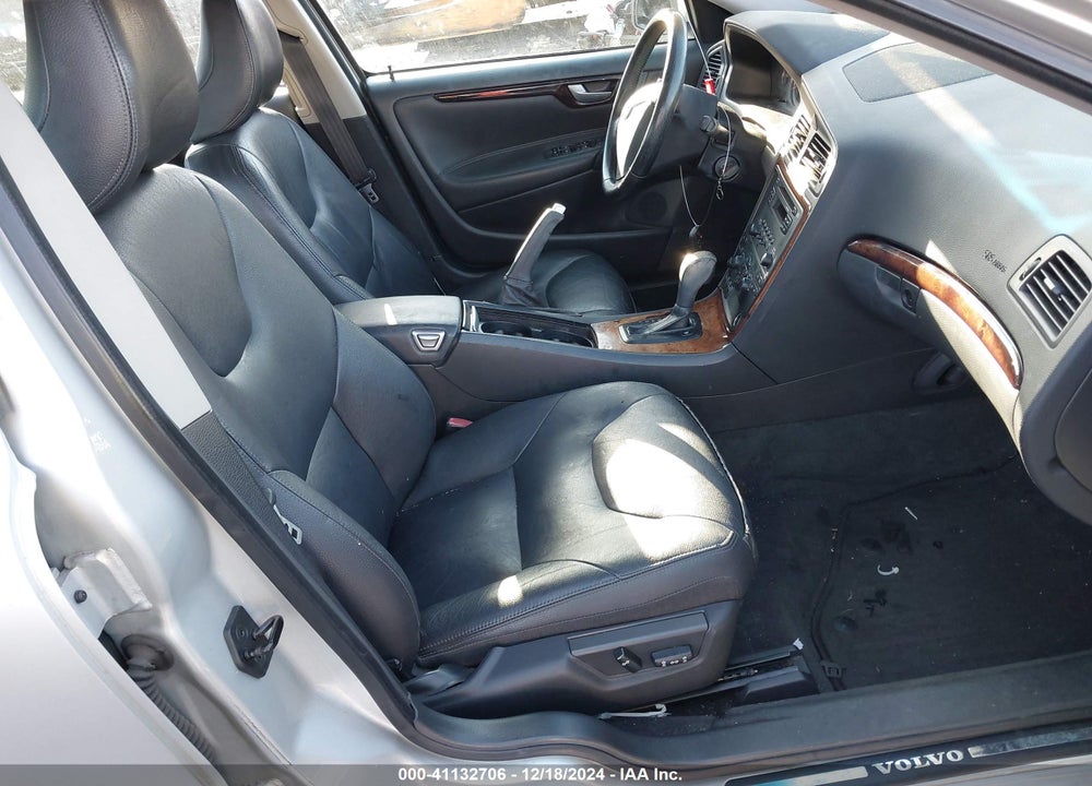 2005 VOLVO S60 2.5T VIN: YV1RS592852473086