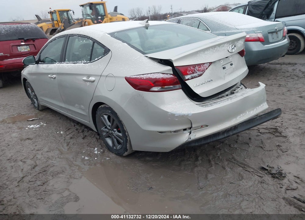 2017 HYUNDAI ELANTRA VIN: KMHD84LF0HU195244