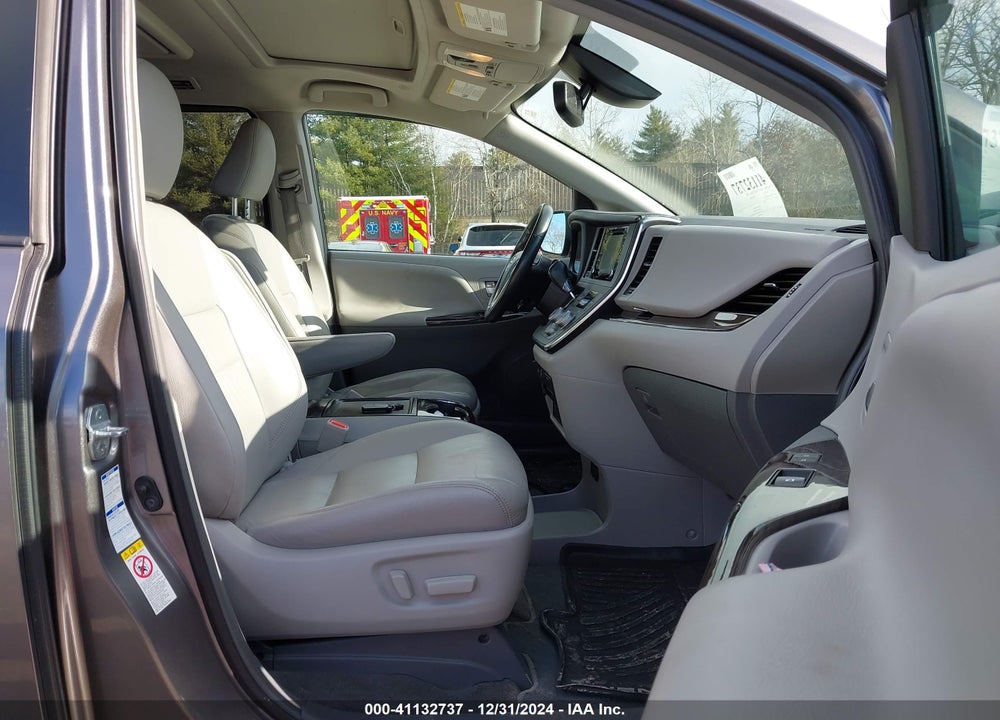 2019 TOYOTA SIENNA XLE PREMIUM 7 PASSENGER VIN: 5TDDZ3DC8KS211637