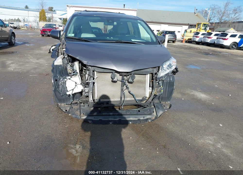 2019 TOYOTA SIENNA XLE PREMIUM 7 PASSENGER VIN: 5TDDZ3DC8KS211637
