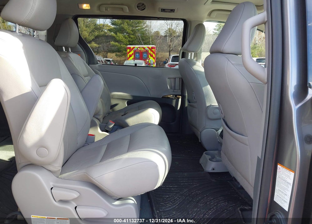 2019 TOYOTA SIENNA XLE PREMIUM 7 PASSENGER VIN: 5TDDZ3DC8KS211637