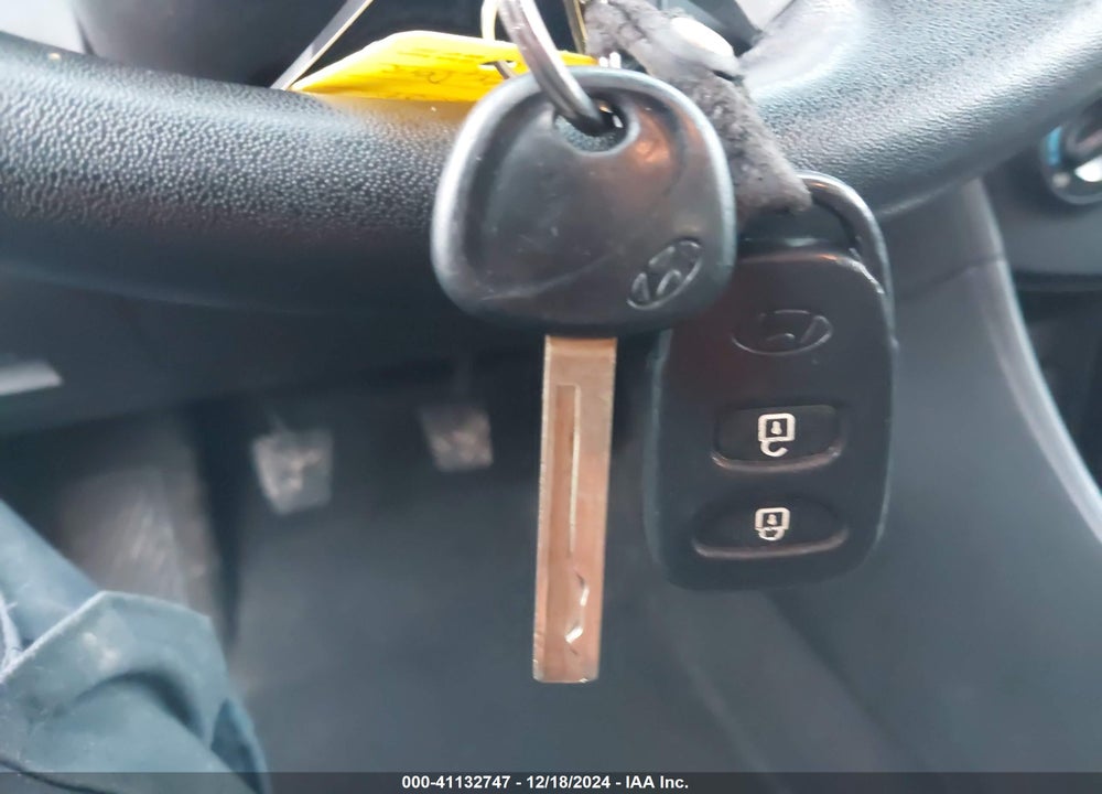 2013 HYUNDAI ACCENT SE VIN: KMHCU5AE5DU104938