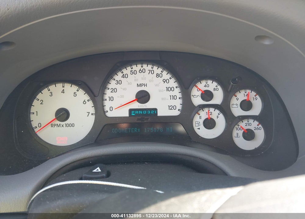 2005 CHEVROLET TRAILBLAZER LT VIN: 1GNDS13S452101804