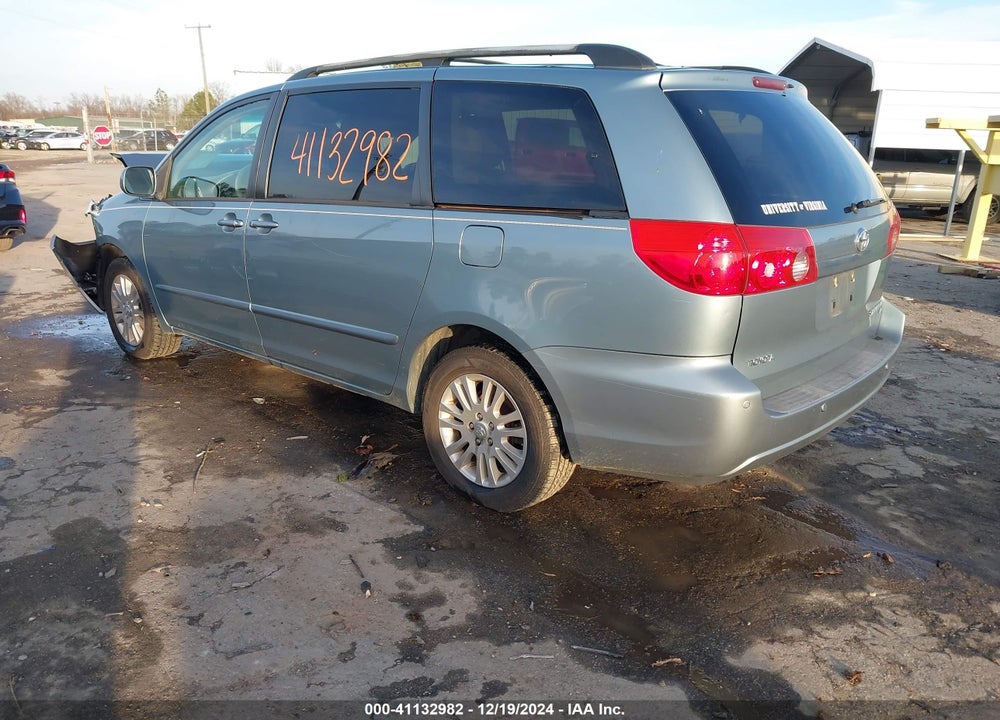 2009 TOYOTA SIENNA XLE VIN: 5TDBK22C79S027096