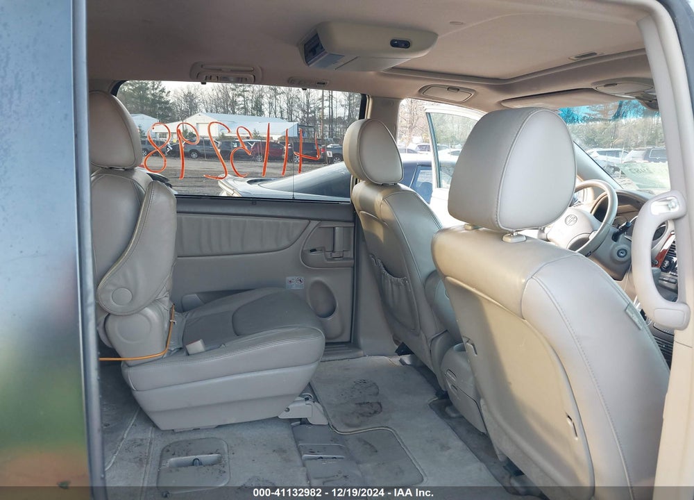 2009 TOYOTA SIENNA XLE VIN: 5TDBK22C79S027096