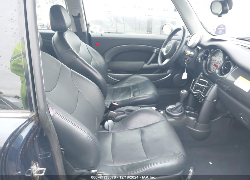 2006 MINI COOPER VIN: WMWRC33516TJ76406