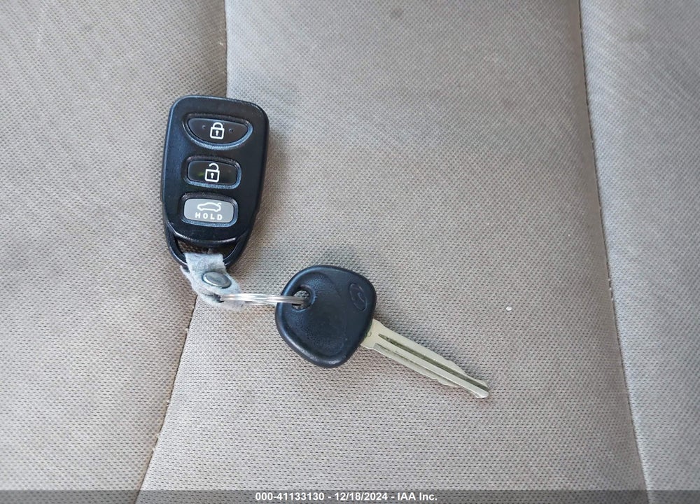 2011 HYUNDAI ELANTRA GLS VIN: 5NPDH4AE9BH030910