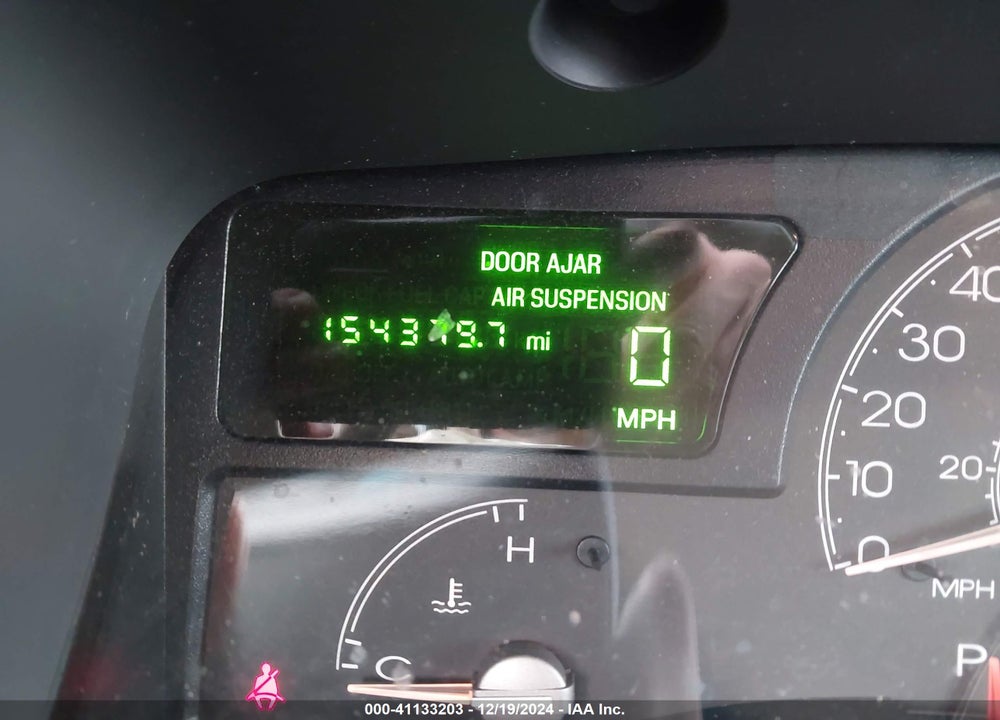 2004 LINCOLN TOWN CAR SIGNATURE VIN: 1LNHM81W54Y672454