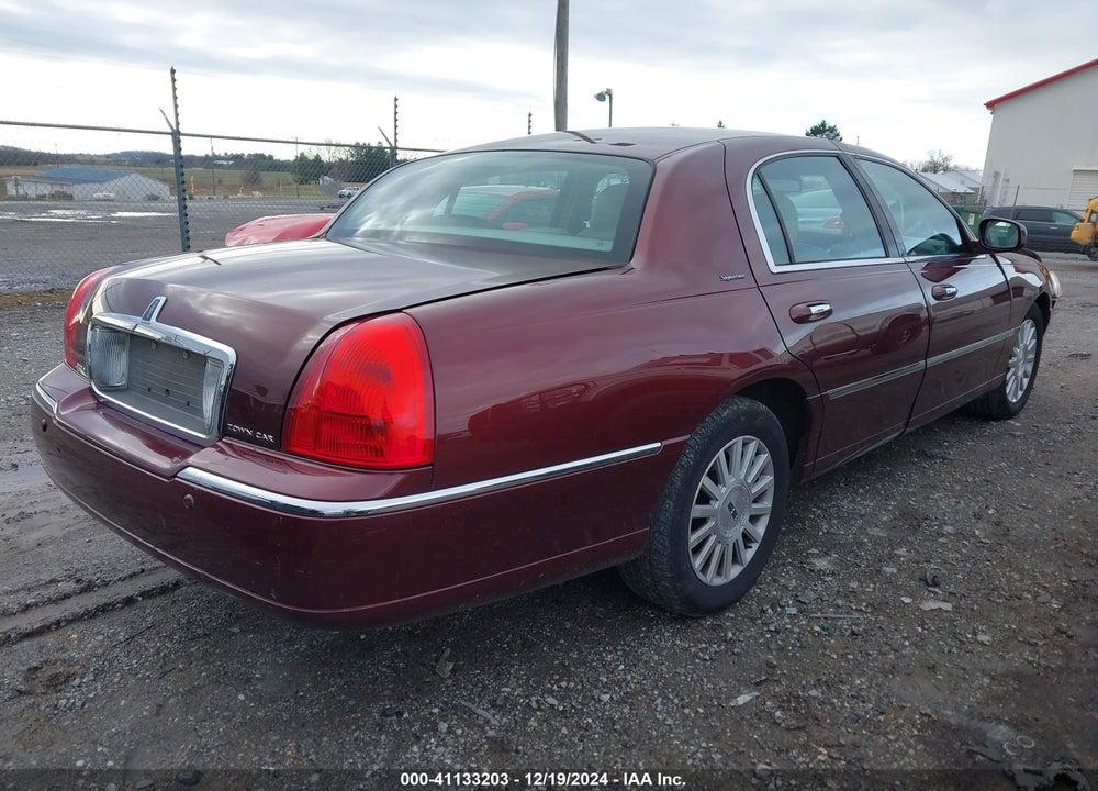 2004 LINCOLN TOWN CAR SIGNATURE VIN: 1LNHM81W54Y672454