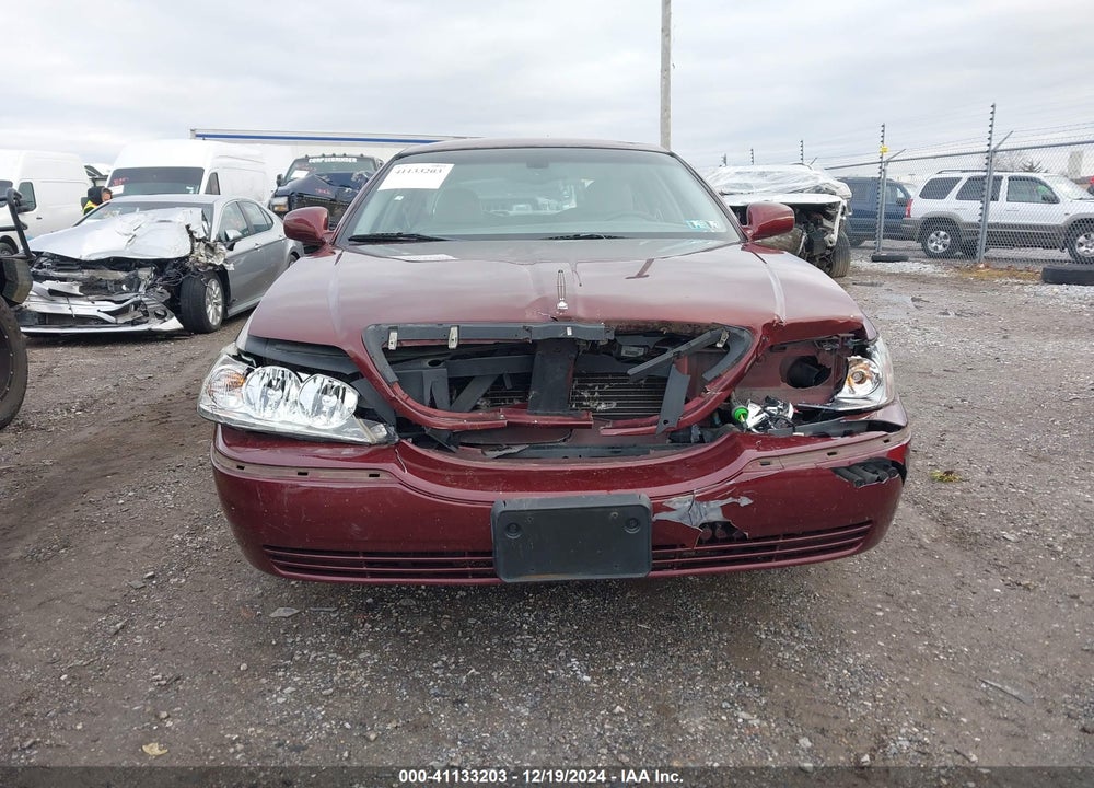 2004 LINCOLN TOWN CAR SIGNATURE VIN: 1LNHM81W54Y672454