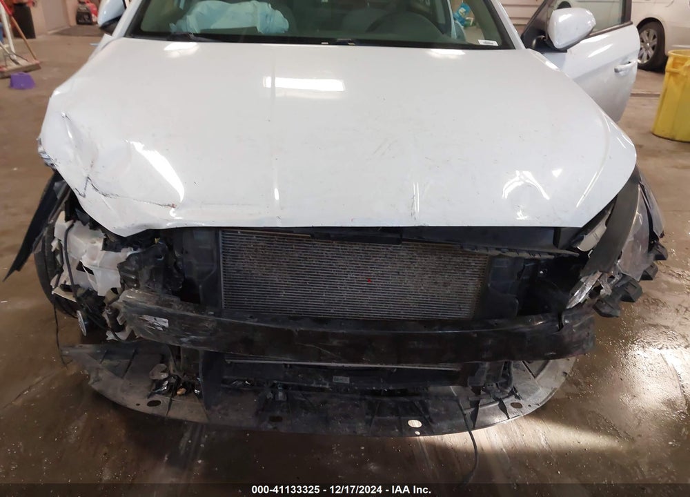 2019 HYUNDAI ELANTRA VIN: 5NPD84LF0KH423605