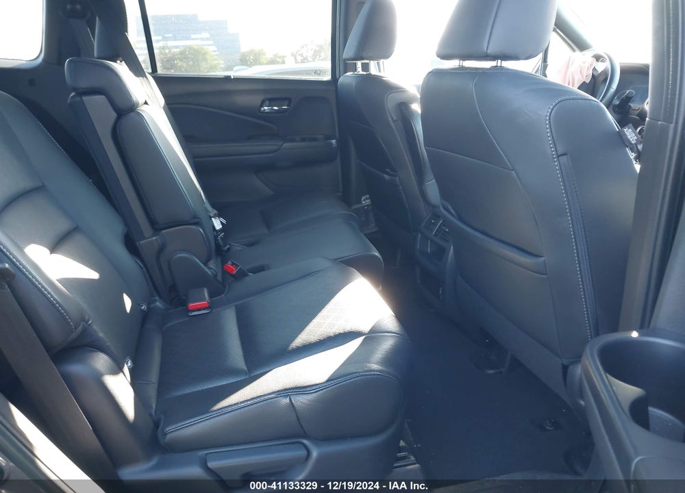 2019 HONDA PASSPORT EX-L VIN: 5FNYF7H53KB010178