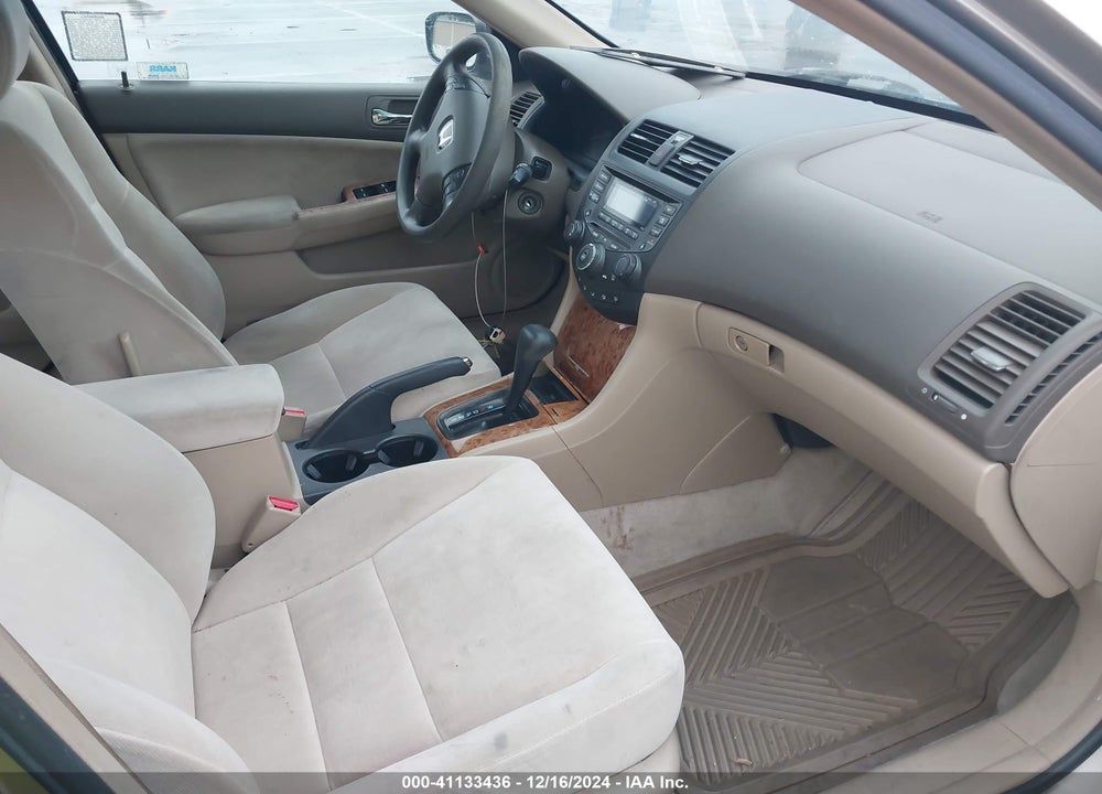 2005 HONDA ACCORD 2.4 EX VIN: JHMCM56735C005068