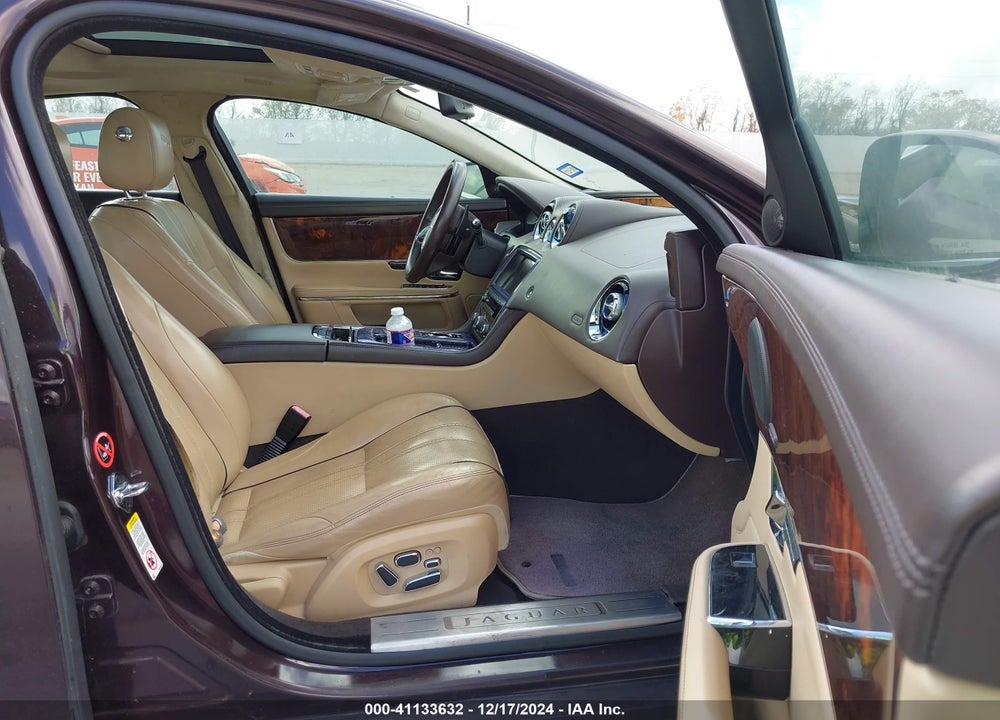 2013 JAGUAR XJ VIN: SAJWA1C75D8V51636