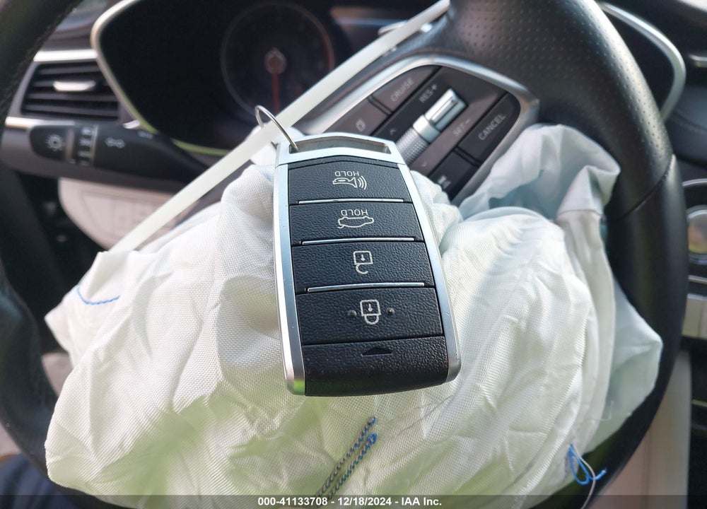 2019 GENESIS G70 VIN: KMTG64LA7KU027220