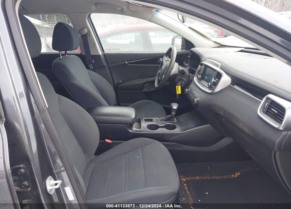2019 KIA SORENTO VIN: 5XYPGDA33KG444450