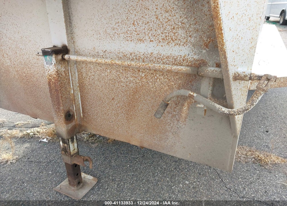1997 CONTRACT MANUFACTURING --- VIN: 49TSG1823V1032267