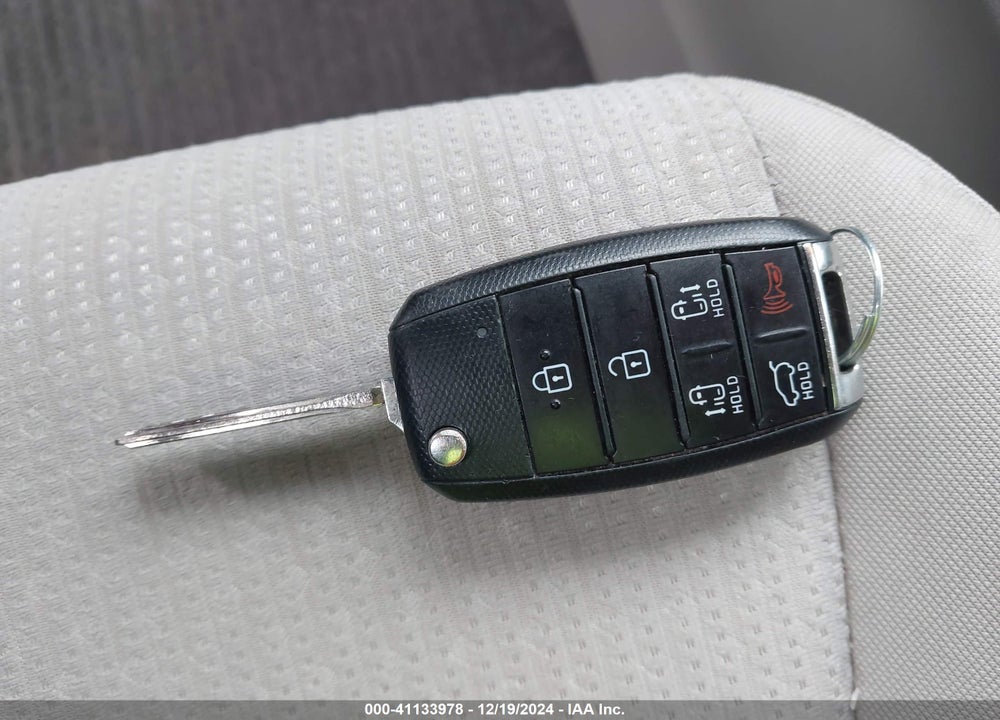 2016 KIA SEDONA LX VIN: KNDMB5C12G6202875