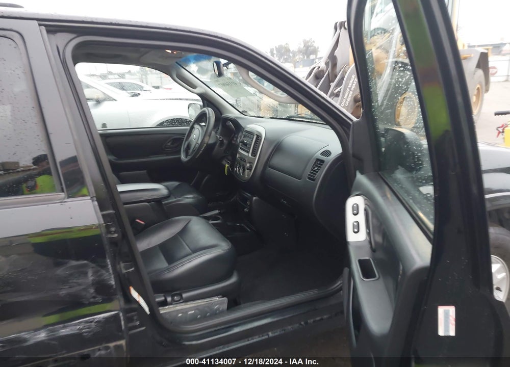2003 FORD ESCAPE LIMITED VIN: 1FMCU04133KC87911