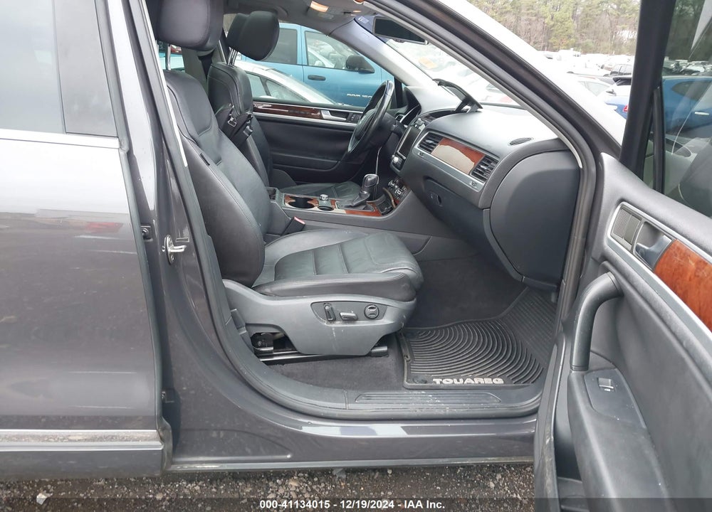 2013 VOLKSWAGEN TOUAREG VR6 LUX VIN: WVGEF9BP7DD005774