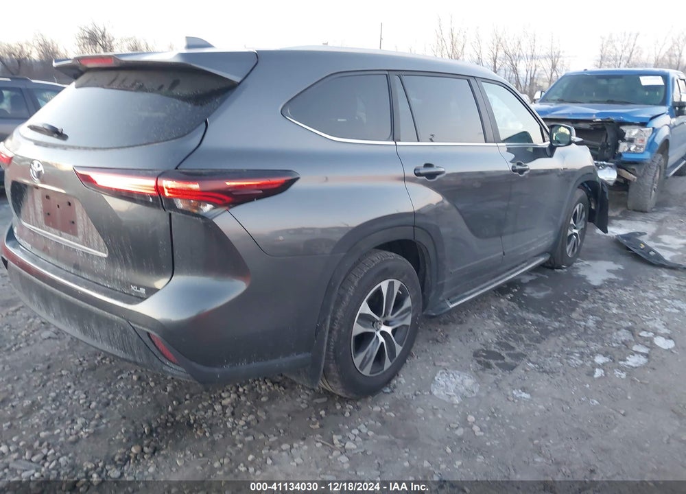 2024 TOYOTA HIGHLANDER XLE VIN: 5TDKDRAH0RS051191