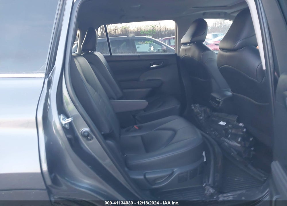 2024 TOYOTA HIGHLANDER XLE VIN: 5TDKDRAH0RS051191