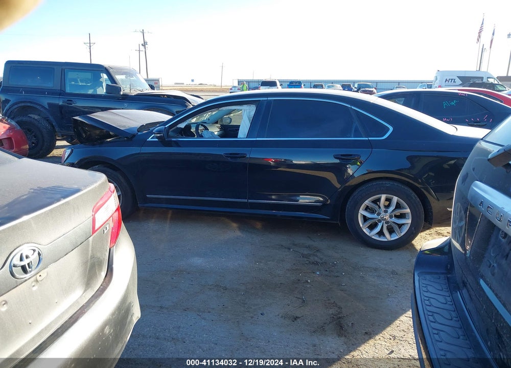 2016 VOLKSWAGEN PASSAT VIN: 1VWAS7A30GC036180