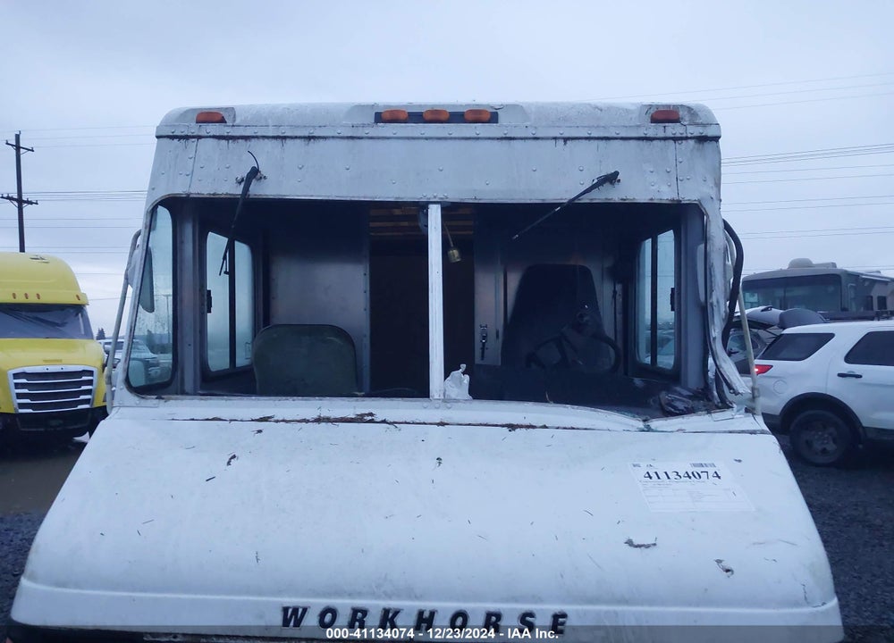 2003 WORKHORSE STEP VAN VIN: 5T4HP41R833358624