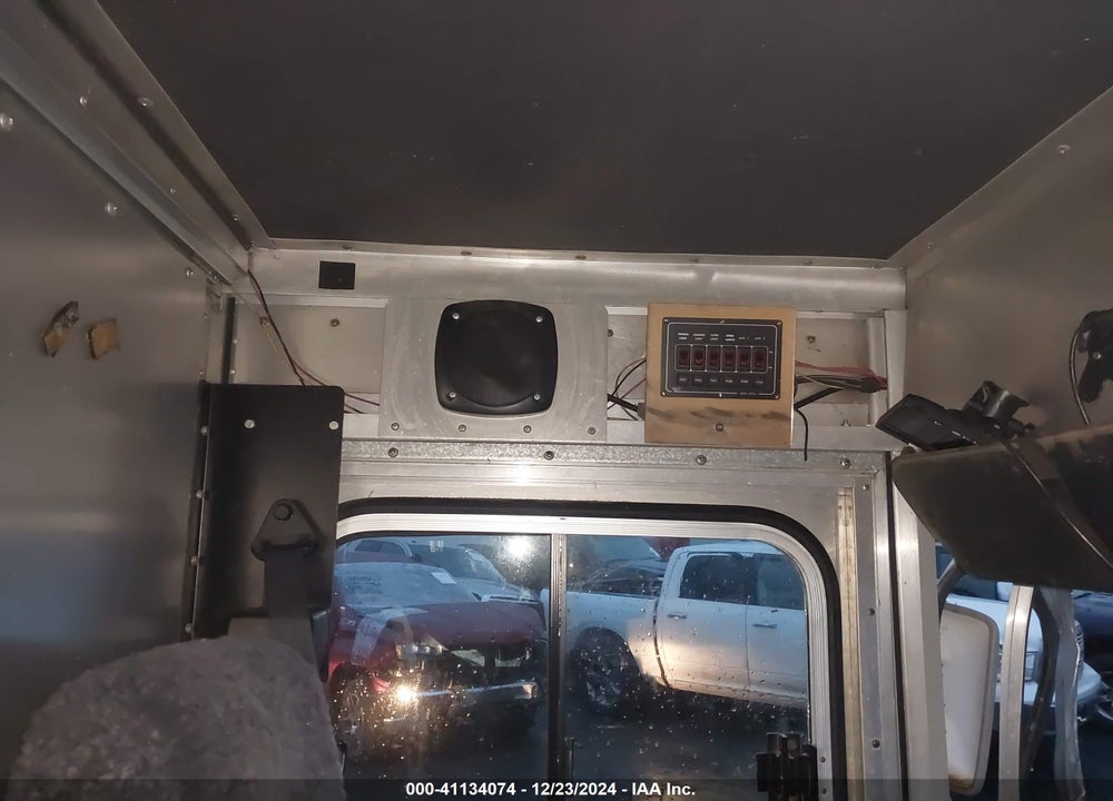 2003 WORKHORSE STEP VAN VIN: 5T4HP41R833358624