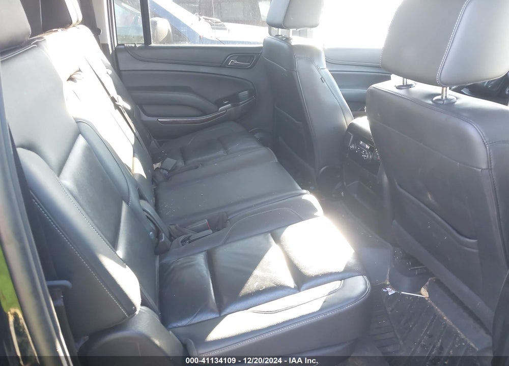 2019 GMC YUKON XL SLT VIN: 1GKS2GKC4KR330018