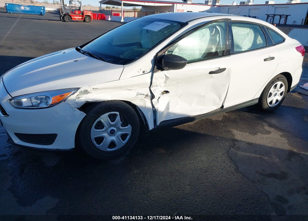 2017 FORD FOCUS S VIN: 1FADP3E28HL230412