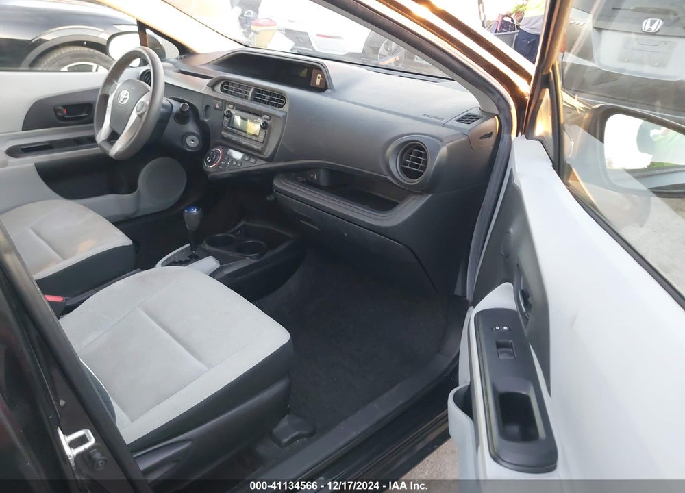2013 TOYOTA PRIUS C ONE VIN: JTDKDTB38D1538452