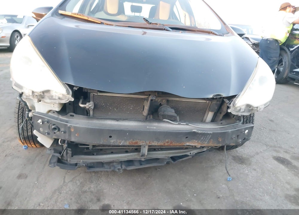 2013 TOYOTA PRIUS C ONE VIN: JTDKDTB38D1538452