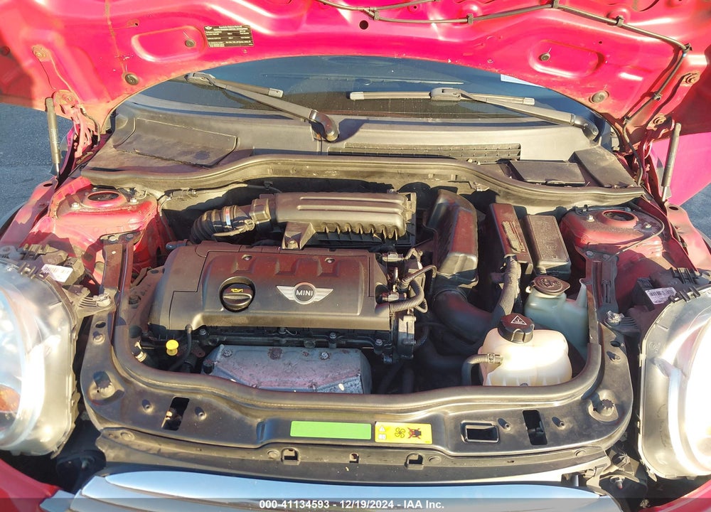 2011 MINI COOPER VIN: WMWSU3C50BT097155