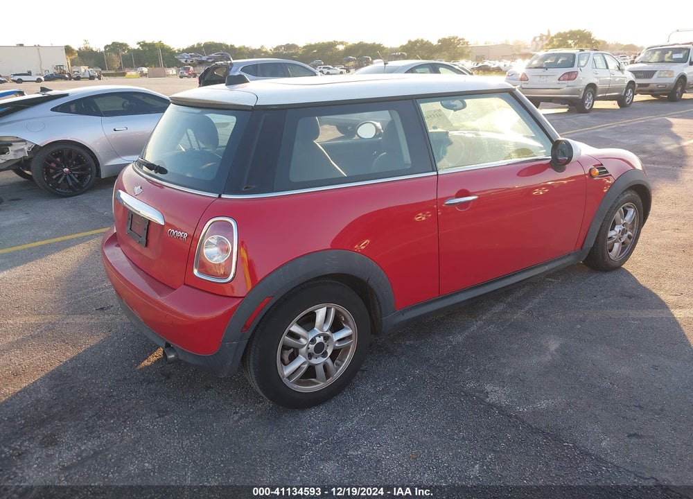 2011 MINI COOPER VIN: WMWSU3C50BT097155