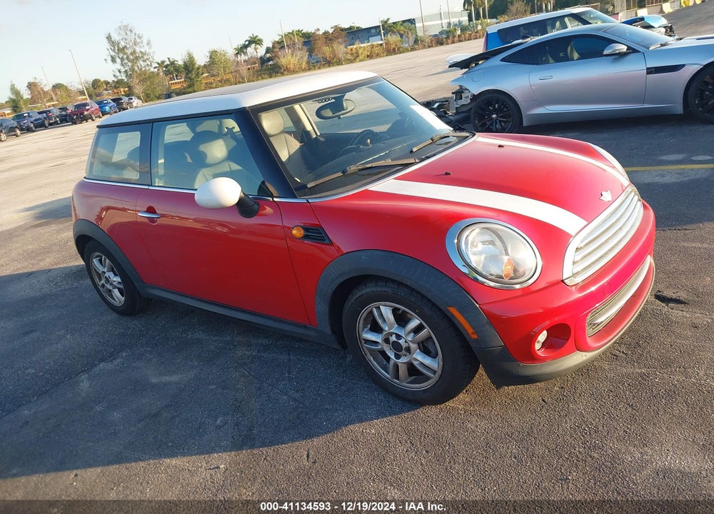 2011 MINI COOPER VIN: WMWSU3C50BT097155