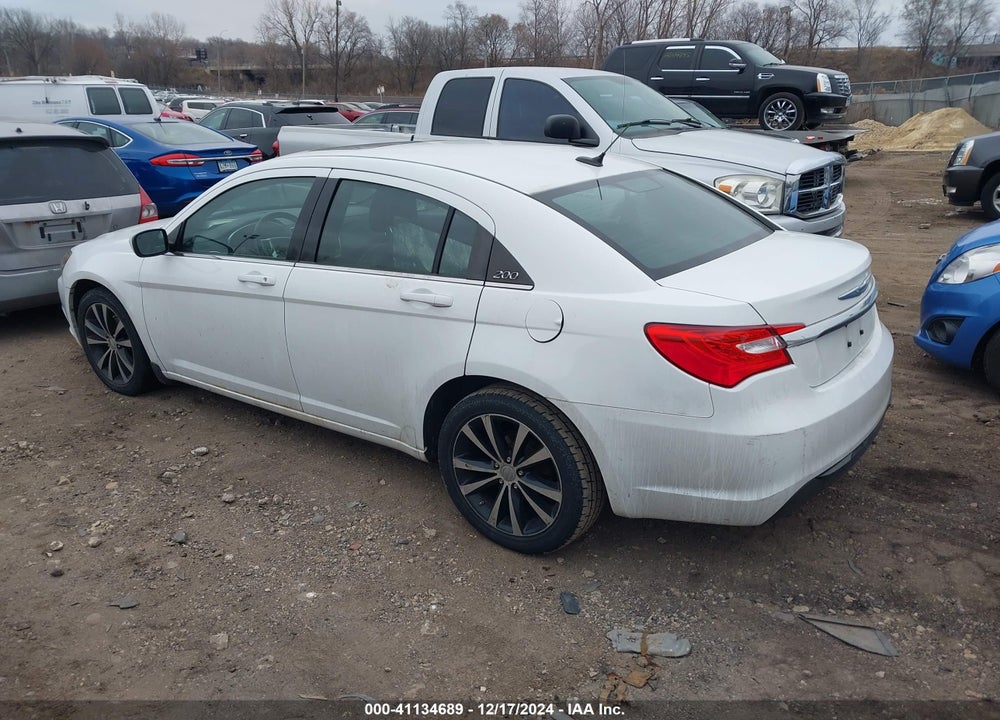 2011 CHRYSLER 200 VIN: 1C3BC8FG3BN624341