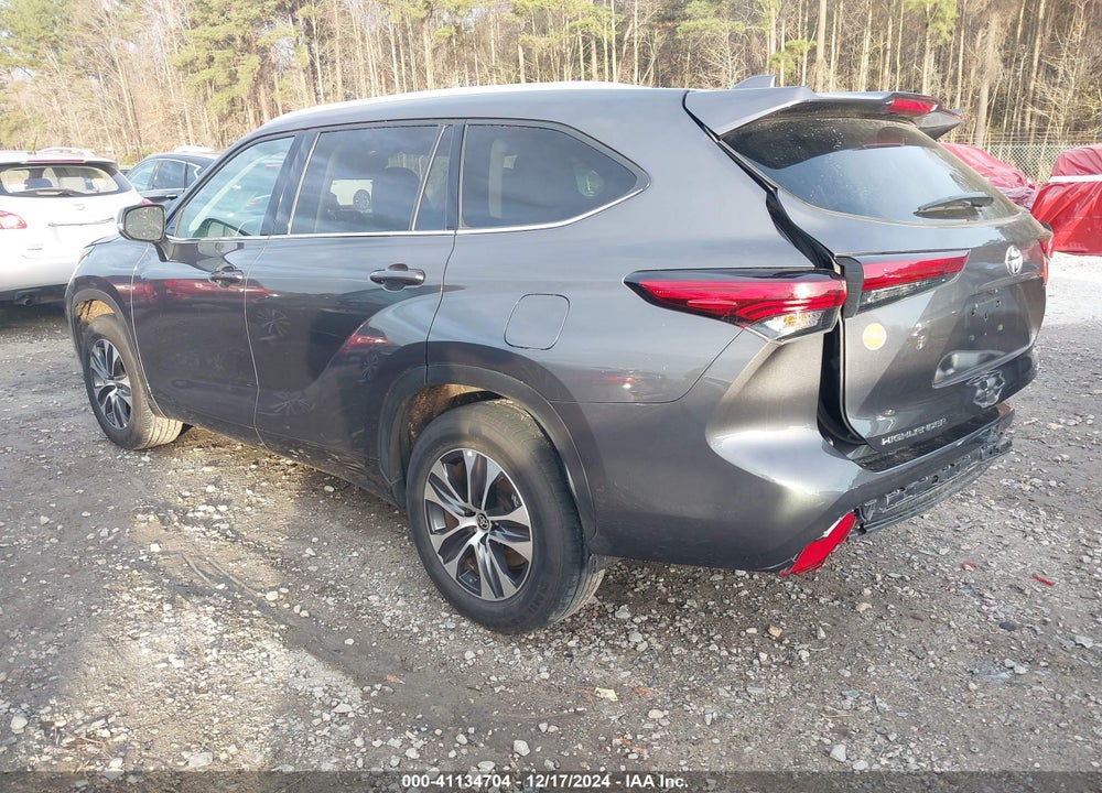 2022 TOYOTA HIGHLANDER XLE VIN: 5TDGZRAH5NS548772