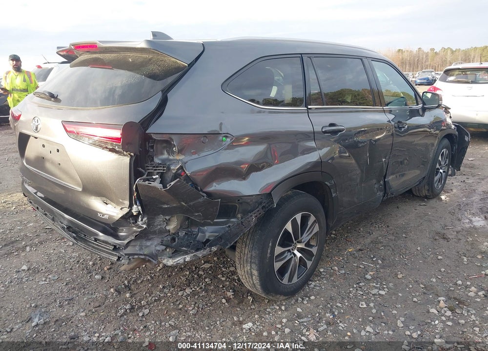 2022 TOYOTA HIGHLANDER XLE VIN: 5TDGZRAH5NS548772