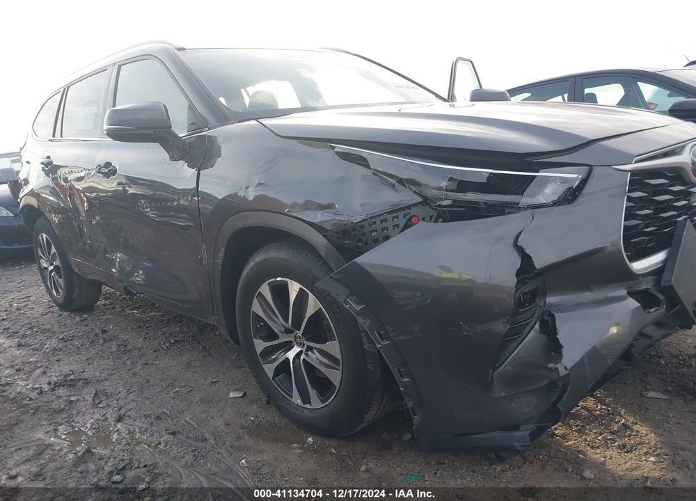 2022 TOYOTA HIGHLANDER XLE VIN: 5TDGZRAH5NS548772