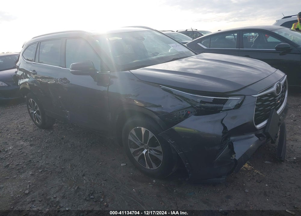 2022 TOYOTA HIGHLANDER XLE VIN: 5TDGZRAH5NS548772