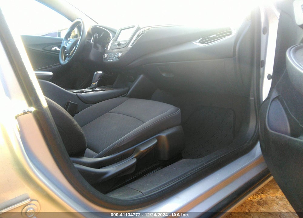 2018 CHEVROLET MALIBU LT VIN: 1G1ZD5ST3JF122052