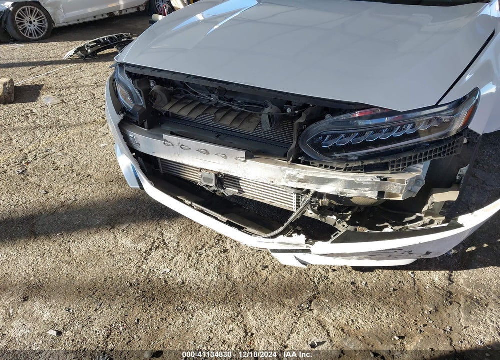 2022 HONDA ACCORD VIN: 1HGCV2F36NA009221