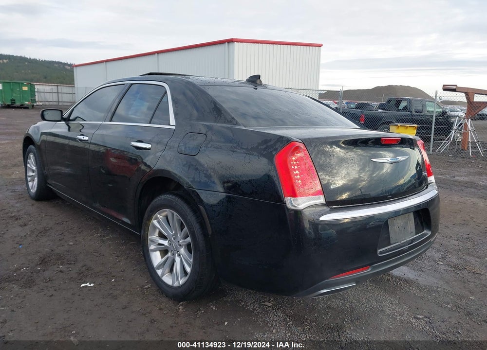 2017 CHRYSLER 300C VIN: 2C3CCAEGXHH552200